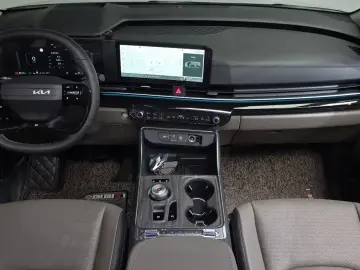 2025 Kia Carnival с пробегом 17 374 км
