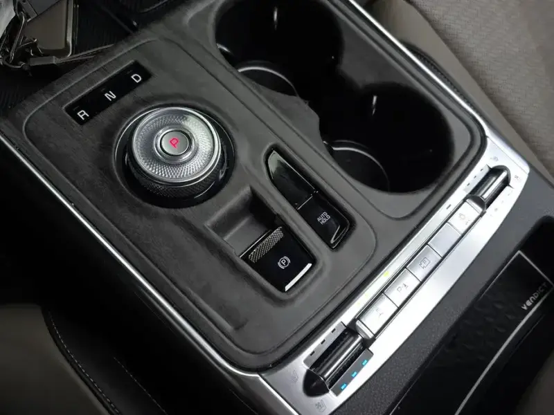 2025 Kia Carnival с пробегом 17 374 км