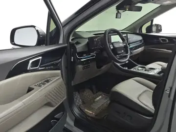 2025 Kia Carnival с пробегом 17 374 км