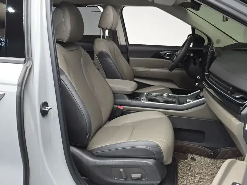 2025 Kia Carnival с пробегом 17 374 км