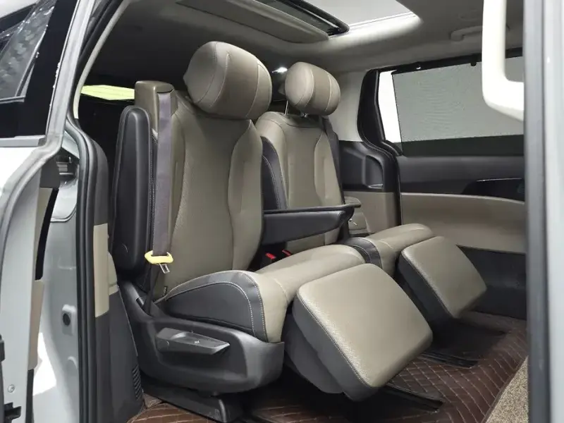 2025 Kia Carnival с пробегом 17 374 км