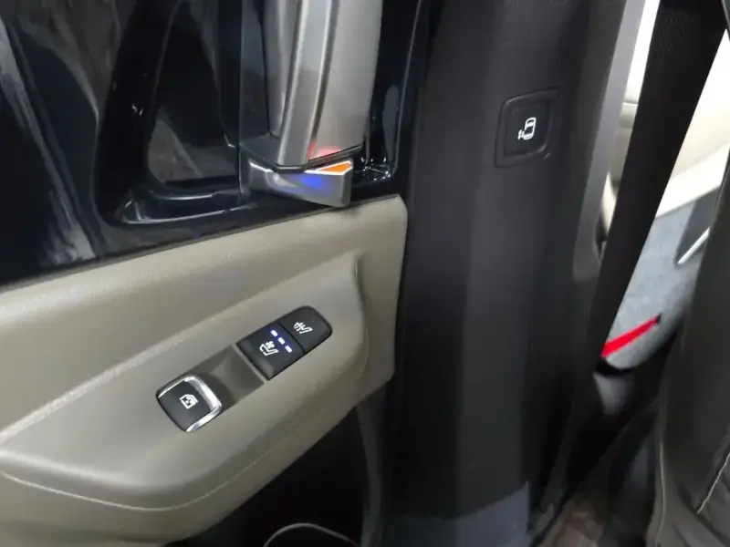 2025 Kia Carnival с пробегом 17 374 км