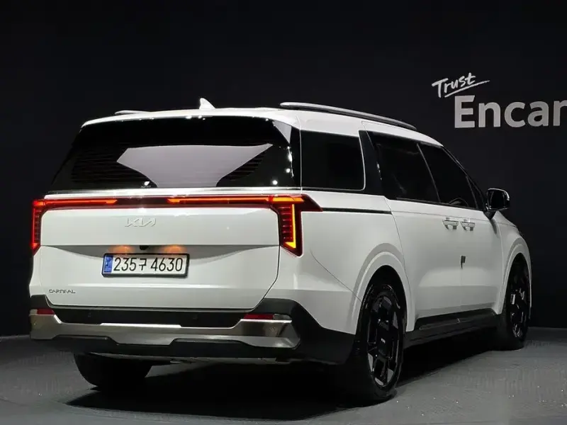2024 Kia Carnival с пробегом 21 697 км