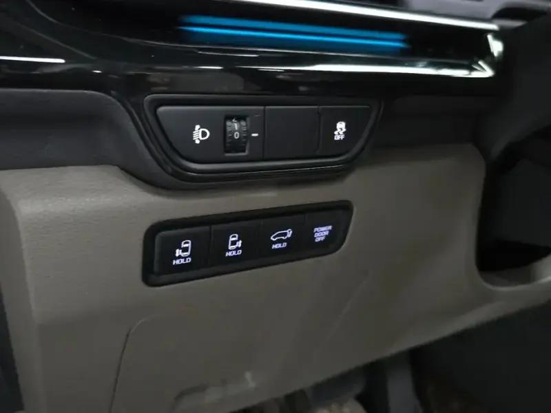 2025 Kia Carnival с пробегом 17 374 км