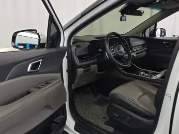 2024 Kia Carnival с пробегом 21 697 км