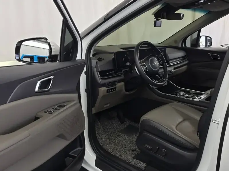 2024 Kia Carnival с пробегом 21 697 км