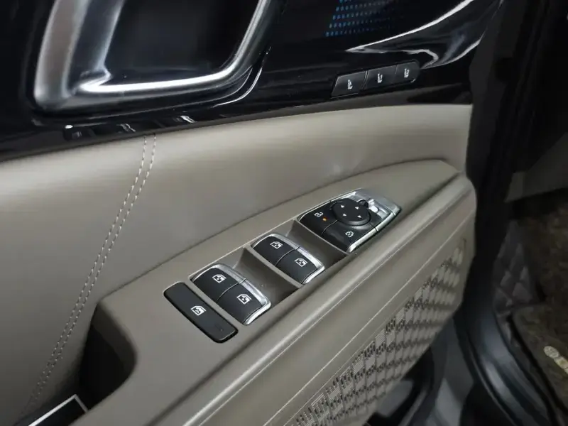 2025 Kia Carnival с пробегом 17 374 км
