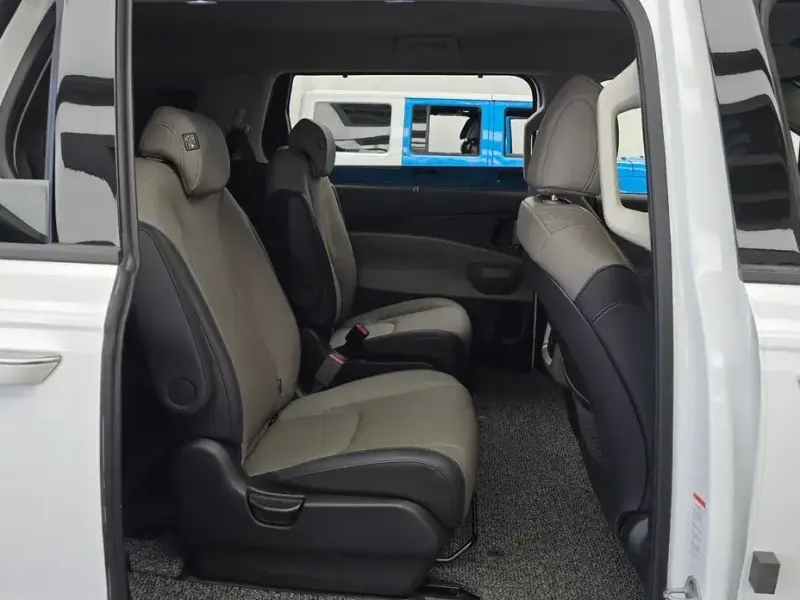 2024 Kia Carnival с пробегом 21 697 км