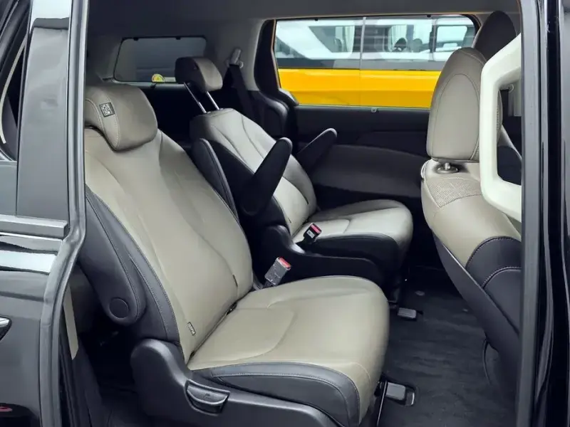 2024 Kia Carnival с пробегом 18 797 км