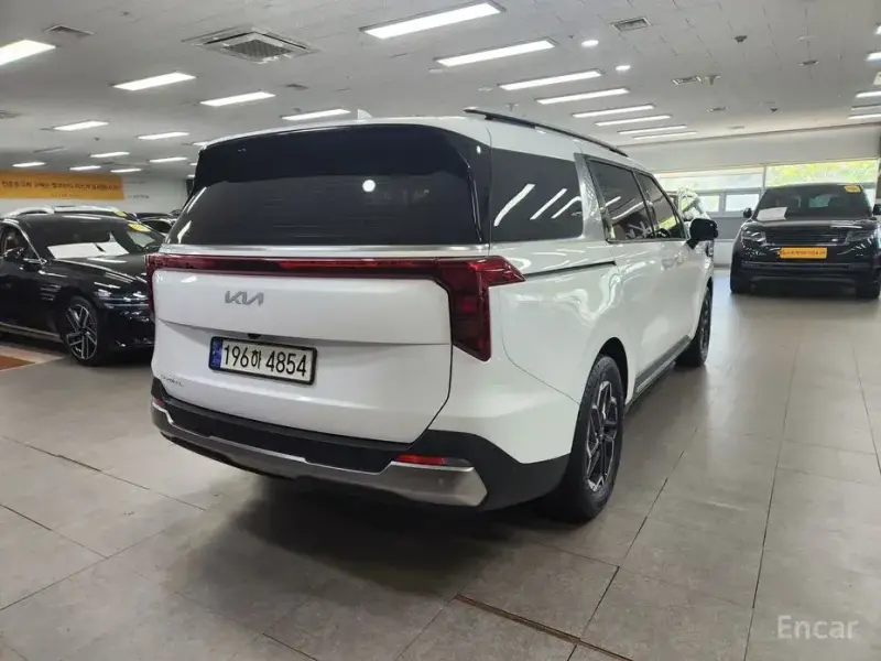 2024 Kia Carnival с пробегом 42 021 км