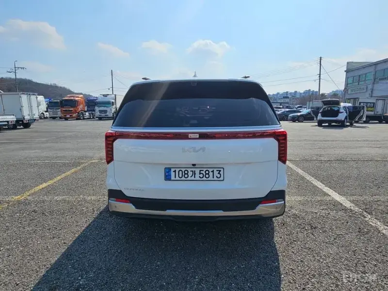 2024 Kia Carnival с пробегом 10 000 км