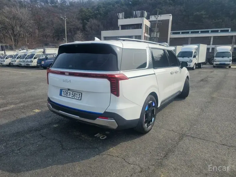2024 Kia Carnival с пробегом 10 000 км
