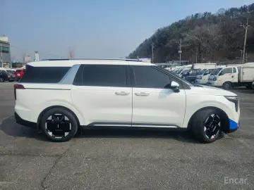 2024 Kia Carnival с пробегом 10 000 км
