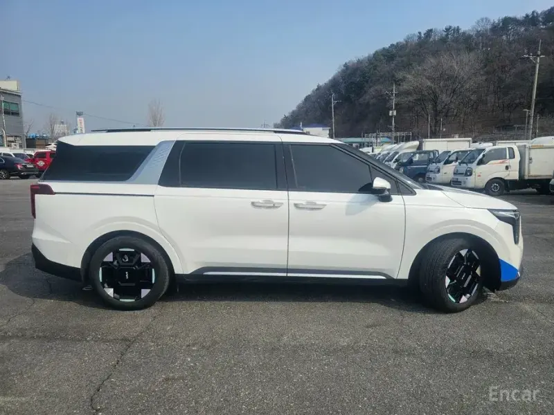 2024 Kia Carnival с пробегом 10 000 км