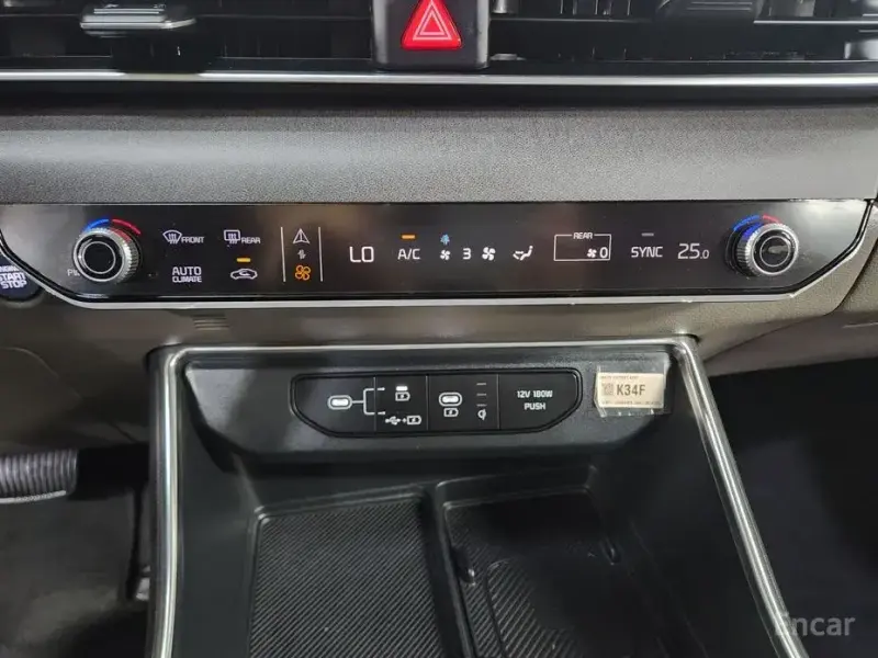 2024 Kia Carnival с пробегом 42 021 км