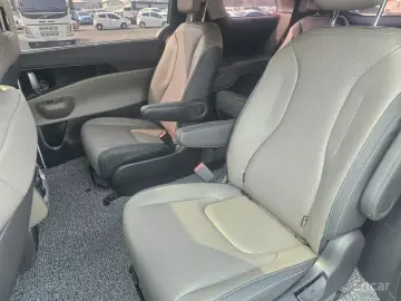 2024 Kia Carnival с пробегом 10 000 км
