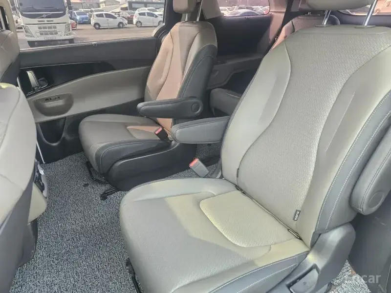 2024 Kia Carnival с пробегом 10 000 км