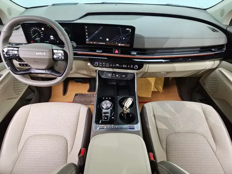 2025 Kia Carnival с пробегом 2 331 км