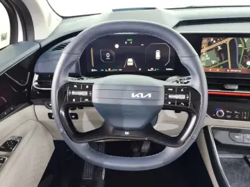 2024 Kia Carnival с пробегом 52 669 км