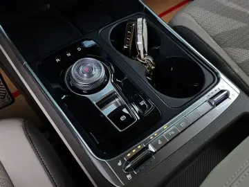 2025 Kia Carnival с пробегом 2 331 км