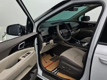 2025 Kia Carnival с пробегом 2 331 км