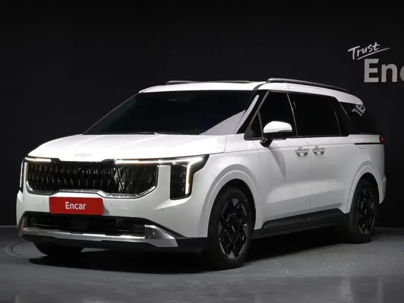 2025 Kia Carnival с пробегом 28 696 км