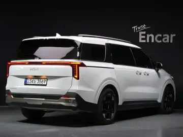 2025 Kia Carnival с пробегом 28 696 км
