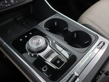 2025 Kia Carnival с пробегом 28 696 км