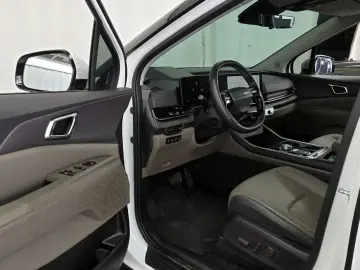 2025 Kia Carnival с пробегом 28 696 км