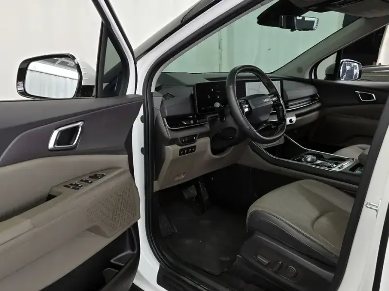 2025 Kia Carnival с пробегом 28 696 км