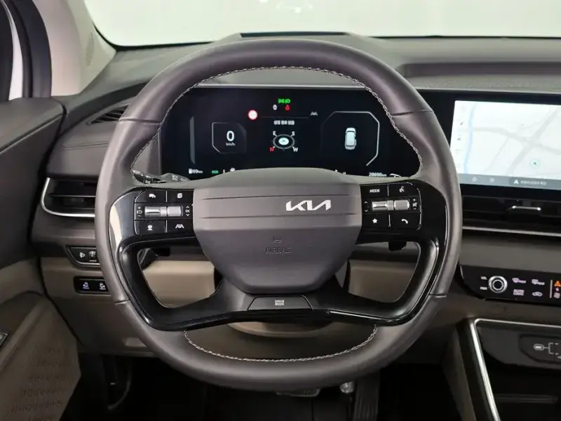 2025 Kia Carnival с пробегом 28 696 км