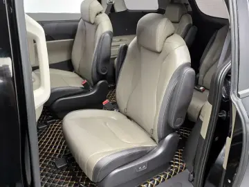 2023 Kia Carnival с пробегом 47 614 км