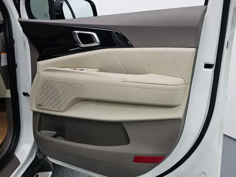 2025 Kia Carnival с пробегом 2 331 км