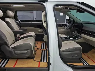 2025 Kia Carnival с пробегом 2 331 км