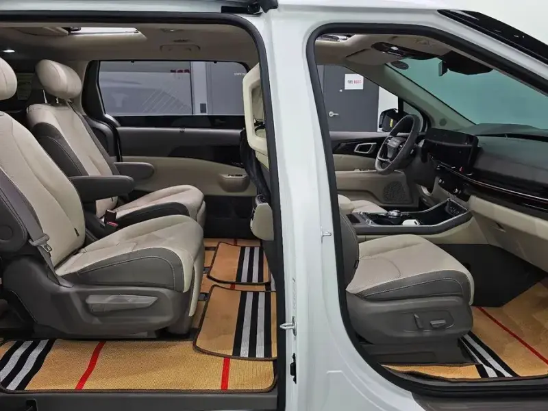 2025 Kia Carnival с пробегом 2 331 км