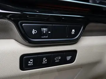 2025 Kia Carnival с пробегом 2 331 км