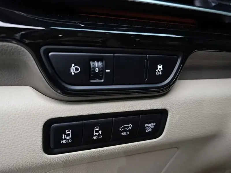 2025 Kia Carnival с пробегом 2 331 км