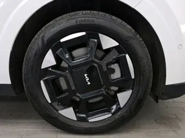 2025 Kia Carnival с пробегом 28 696 км