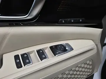 2025 Kia Carnival с пробегом 2 331 км