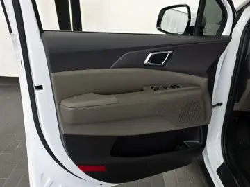 2025 Kia Carnival с пробегом 28 696 км