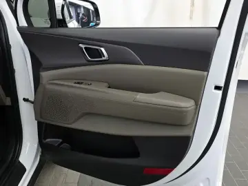 2025 Kia Carnival с пробегом 28 696 км