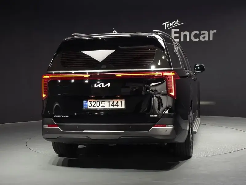 2024 Kia Carnival с пробегом 16 964 км