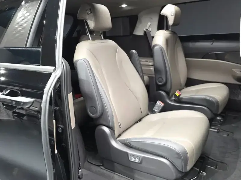 2024 Kia Carnival с пробегом 16 964 км