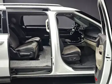 2025 Kia Carnival с пробегом 18 769 км