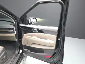 2024 Kia Carnival с пробегом 16 964 км