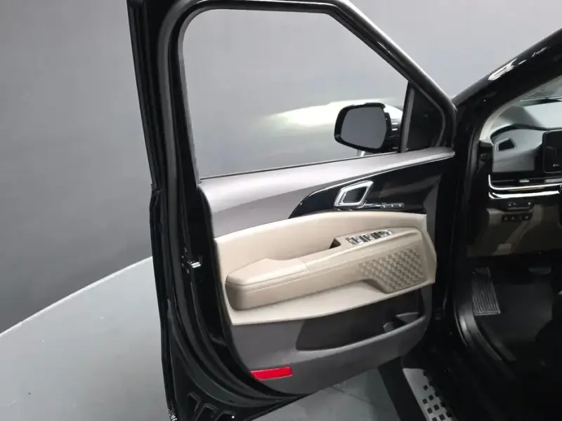 2024 Kia Carnival с пробегом 16 964 км