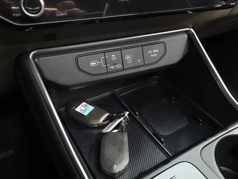 2024 Kia Carnival с пробегом 16 964 км