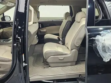 2026 Kia Carnival с пробегом 2 690 км