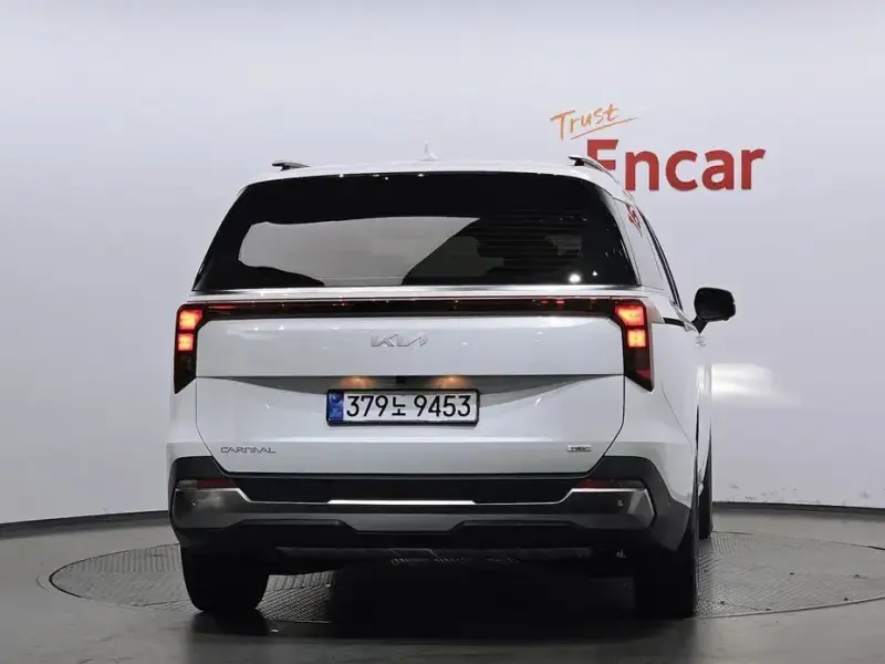 2025 Kia Carnival с пробегом 32 844 км