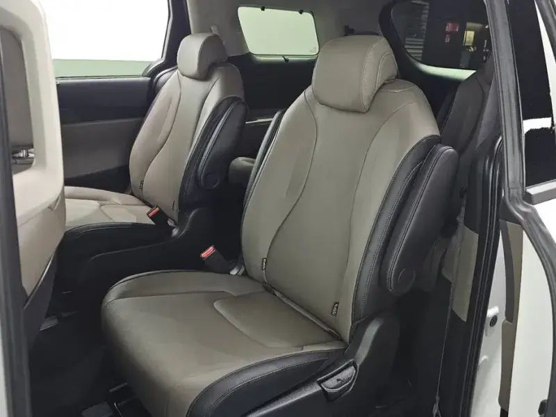 2025 Kia Carnival с пробегом 32 844 км